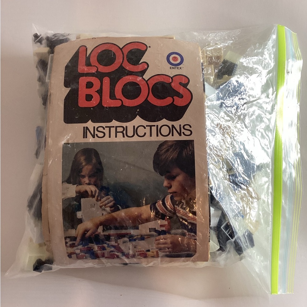 Vintage 1975 Entex Loc Bloc Early Pre Lego Manual & 1 Gallon Bag Full Of Blocks